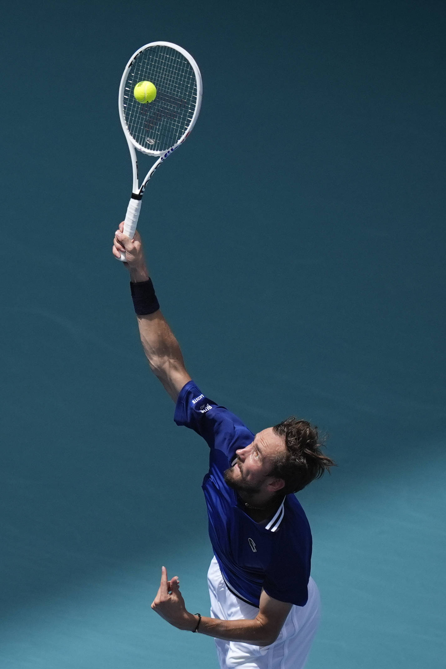 西班牙网球队爆冷意大利网球队，梅德韦杰夫爆发神勇