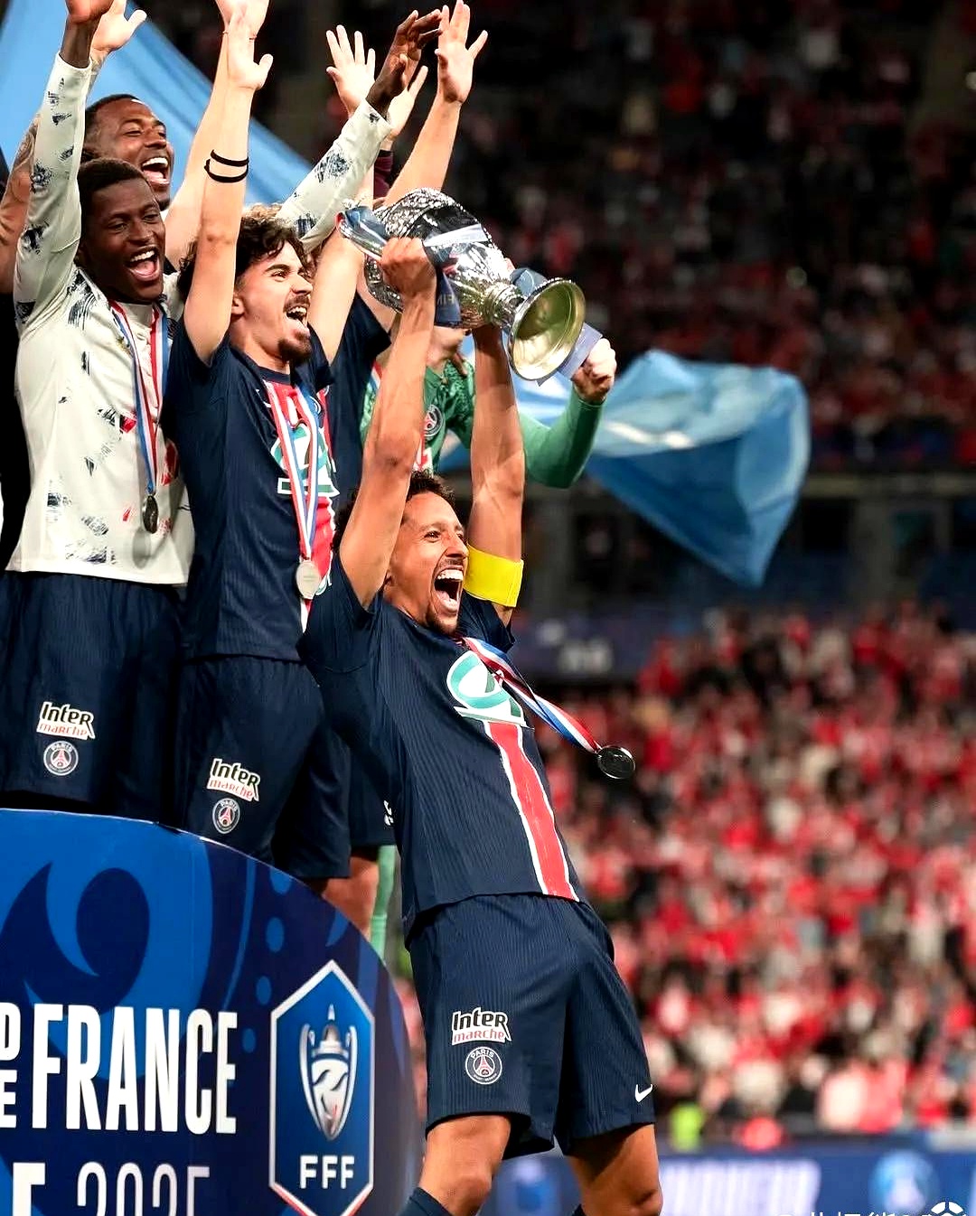 墨西哥逆转比利时，马尔基尼奥斯打破历史纪录