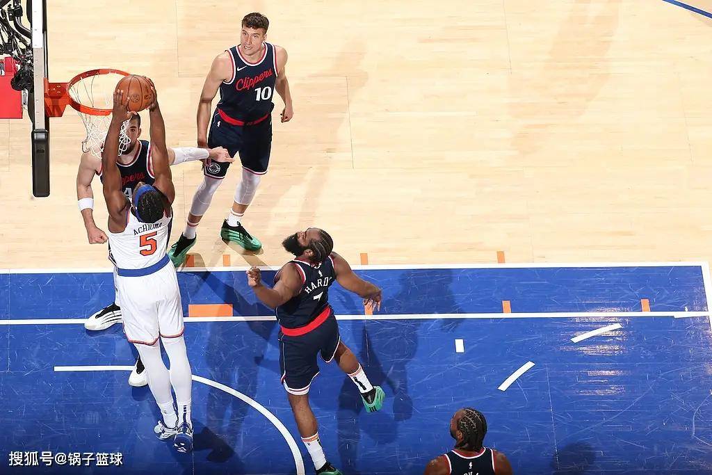 日本男篮强势湖人，塔图姆三分雨点燃全场