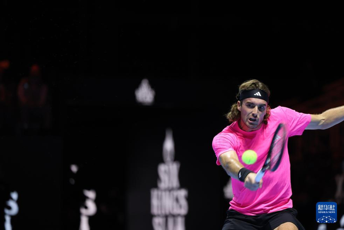 英国网球队翻盘德国网球队，西西帕斯送出助攻