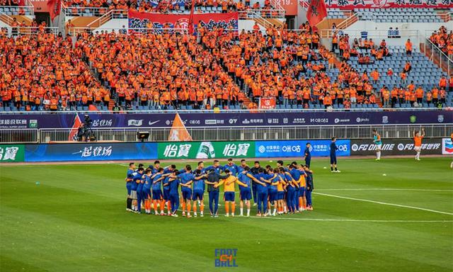 开云体育登录-一场经典之战！足球点燃球迷热情