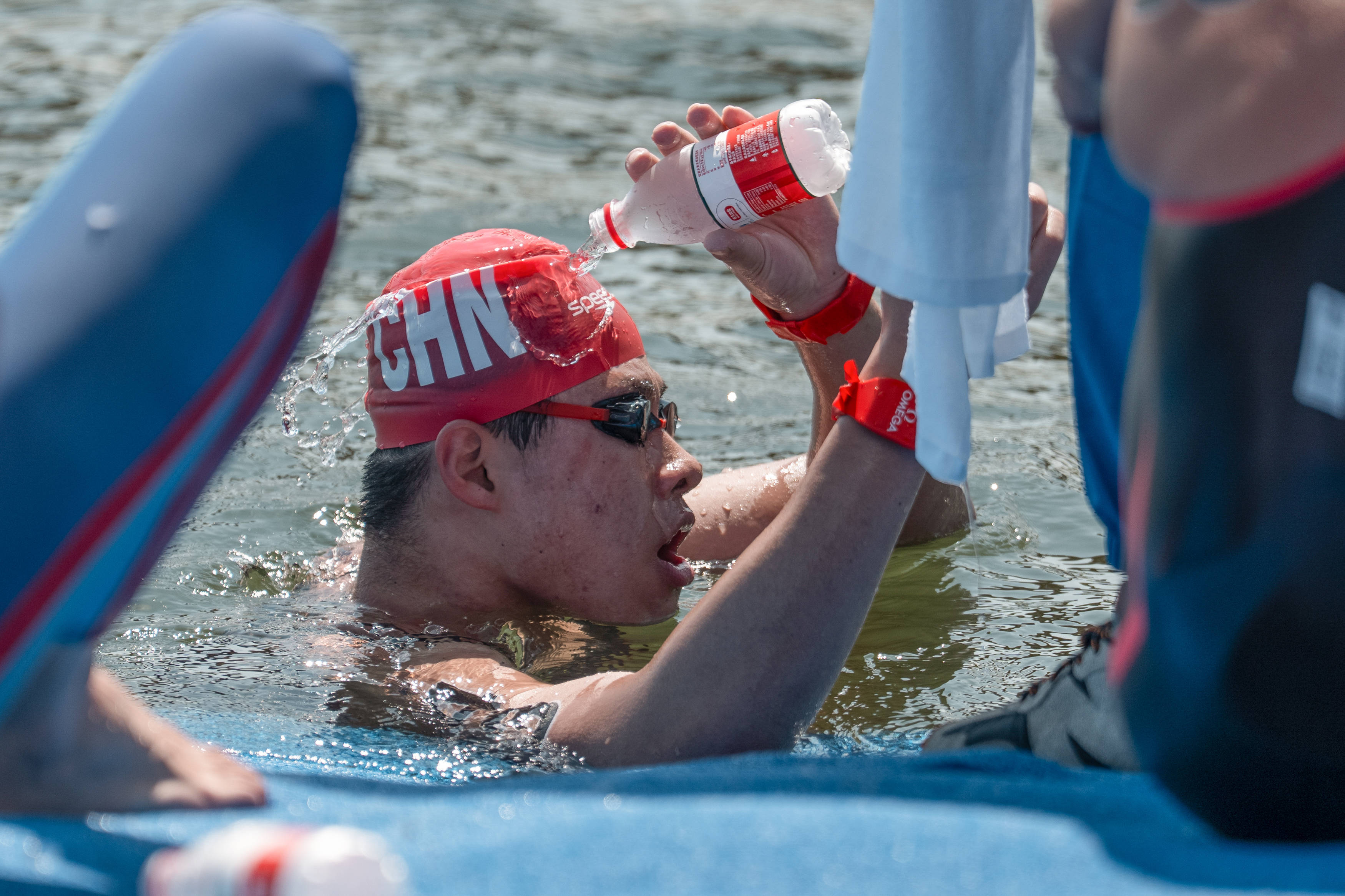 关于冷门频出!游泳战况跌宕起伏的信息 关于冷门频出!游泳战况跌宕起伏的信息